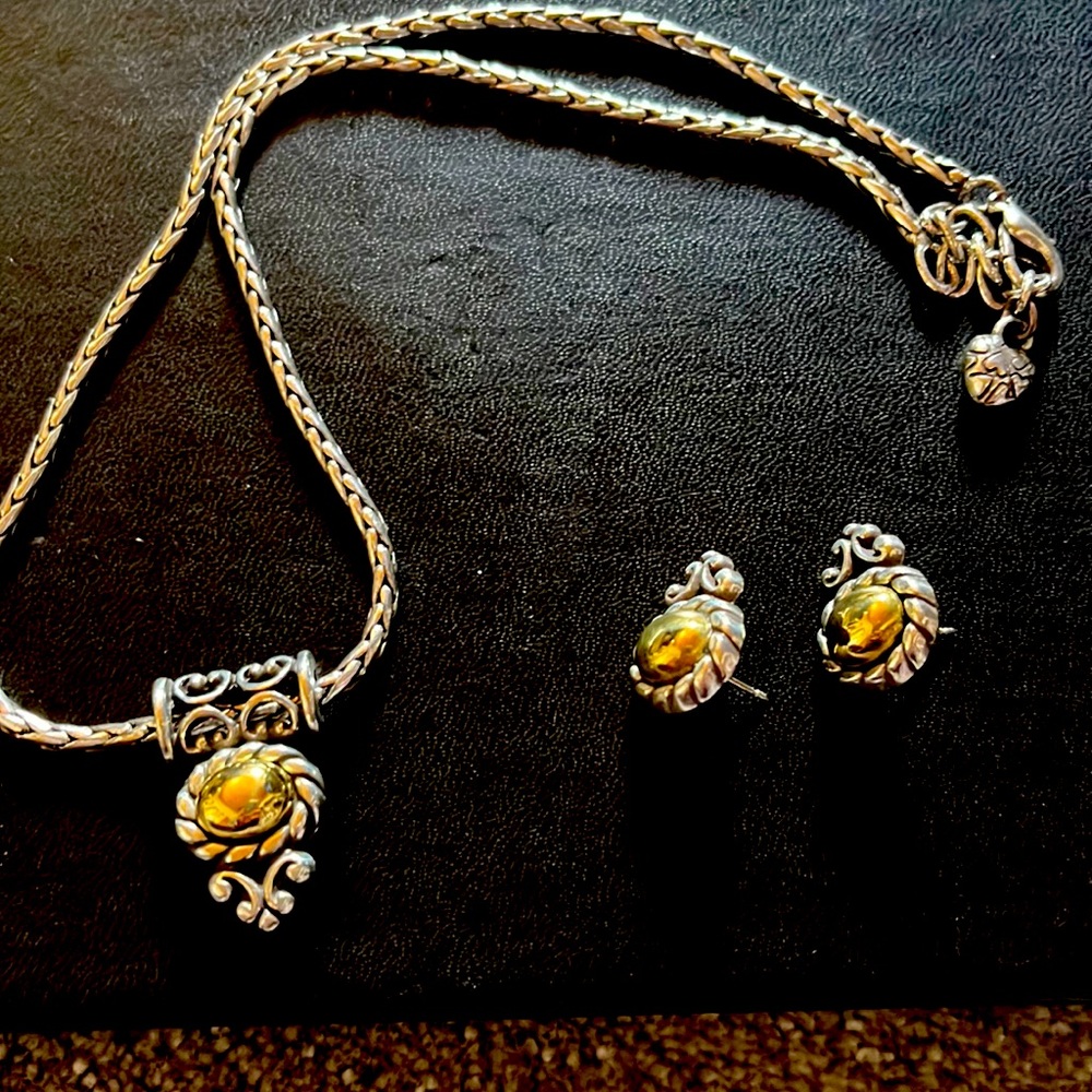 Brighton necklace reversible pendant Pearl on one side gold on the other